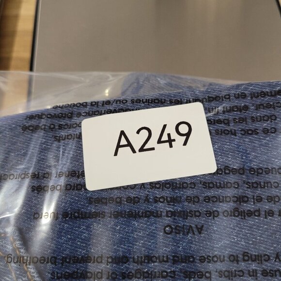 NEW Kirkland Signature Womens 6 High-Rise Straight Fit Jeans Denim - Picture 7 of 7